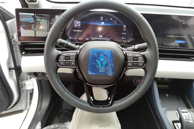 Used Lingxi L 2025 Model—Player No. 1 Plus Super Double-Up Optional Package Steering Wheel