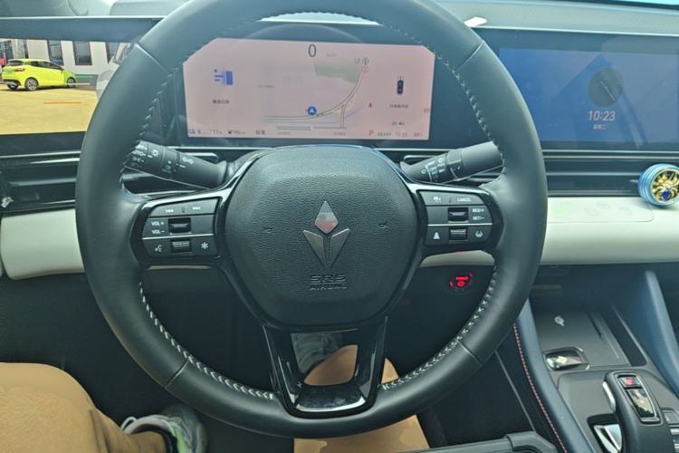 Used Lingxi L 2025 Model—Player No. 1 Plus Super Double-Up Optional Package Steering Wheel