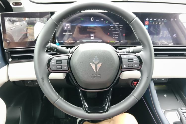 Used Lingxi L 2025 Model—Player No. 1 Plus Super Double-Up Optional Package Steering Wheel