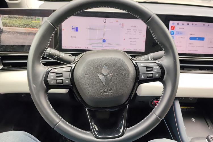 Used Lingxi L 2025 Model—Player No. 1 Plus Super Double-Up Optional Package Steering Wheel