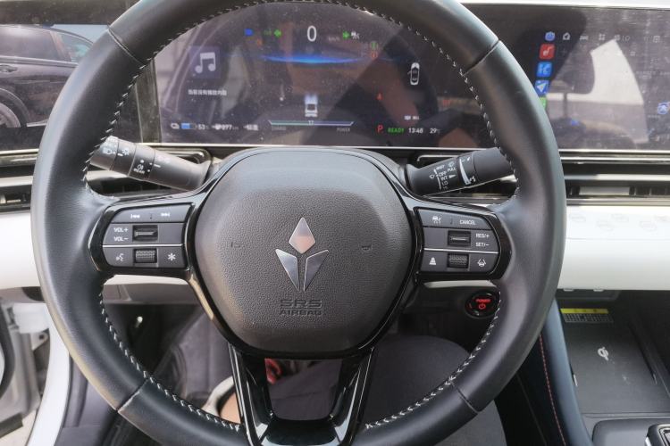 Used Lingxi L 2025 Model—Player No. 1 Plus Super Double-Up Optional Package Steering Wheel