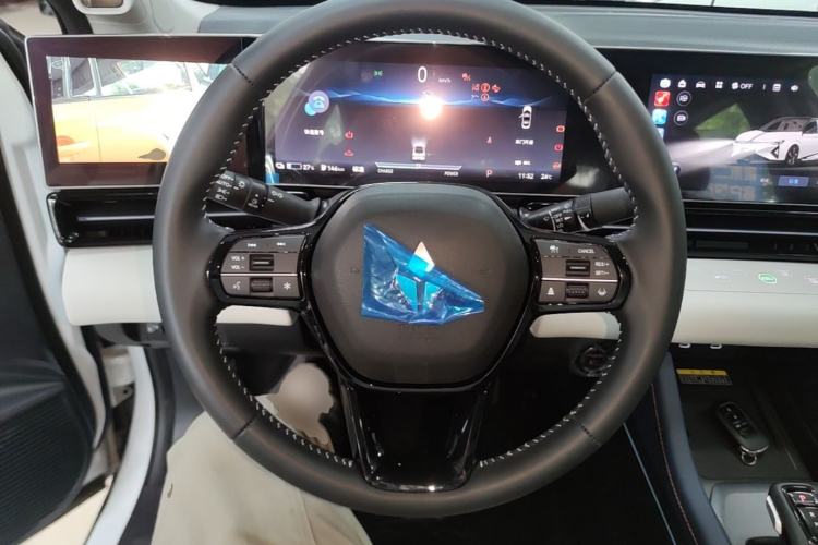 Used Lingxi L 2025 Model—Player No. 1 Plus Super Double-Up Optional Package Steering Wheel