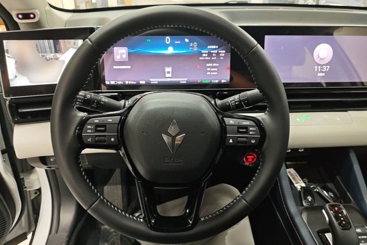 Used Lingxi L 2025 Model—Player No. 1 Plus Super Double-Up Optional Package Steering Wheel