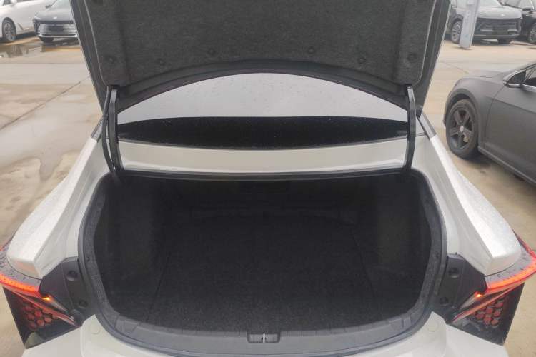 Used Lingxi L 2025 Model—Player No. 1 Plus Enhanced Plus One Optional Package Trunk