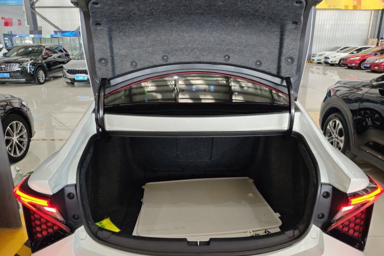Used Lingxi L 2025 Model—Player No. 1 Plus Super Double-Up Optional Package Trunk