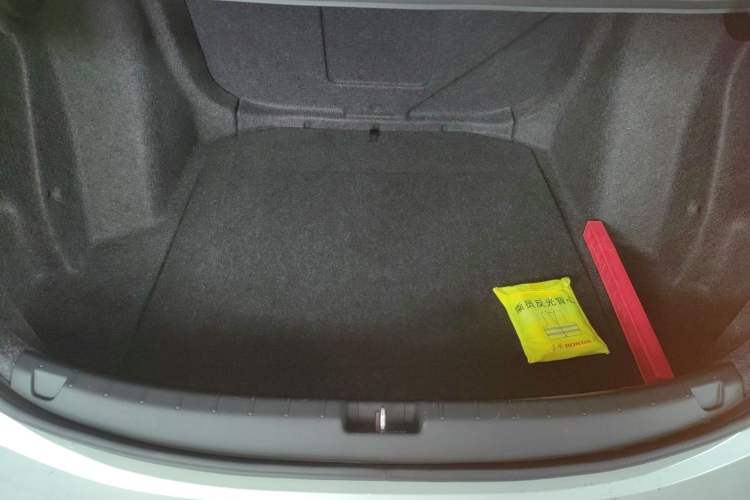 Used Lingxi L 2025 Model—Player No. 1 Plus Super Double-Up Optional Package Trunk