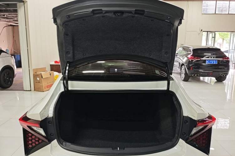 Used Lingxi L 2025 Model—Player No. 1 Plus Super Double-Up Optional Package Trunk