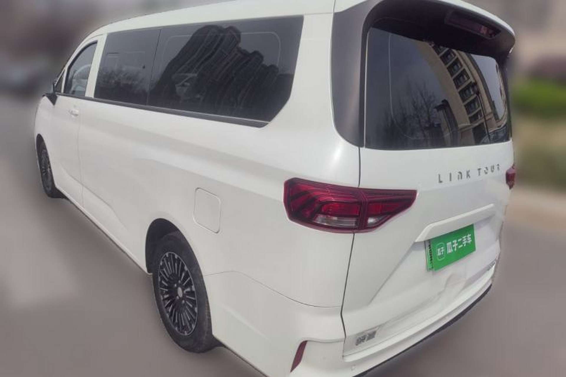 Used LinkTour E-M8 2025 401 km Prestige Version 7 Seats Rear Left 45 Deg