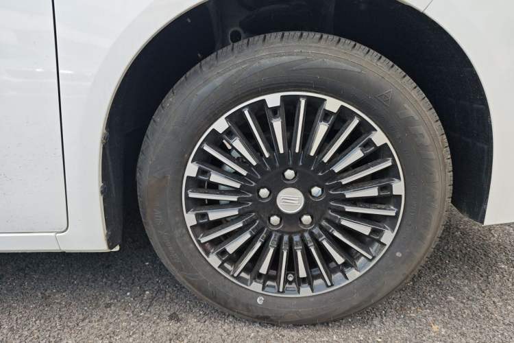 Used LinkTour E-M8 2025 401 km Prestige Version 7 Seats Right Front Wheel Hub