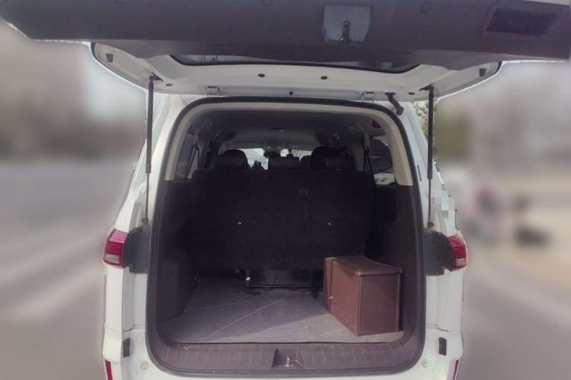 Used LinkTour E-M8 2025 401 km Prestige Version 7 Seats Trunk