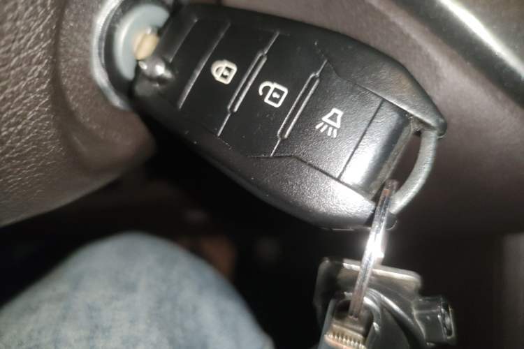 Used LinkTour E-M8 2025 320 km Range Luxury Version 7 Seats Vehicle Key