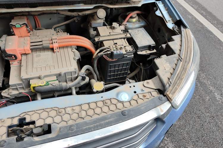 Used LinkTour E Tour 2018 Comfort Model Engine Bay Left
