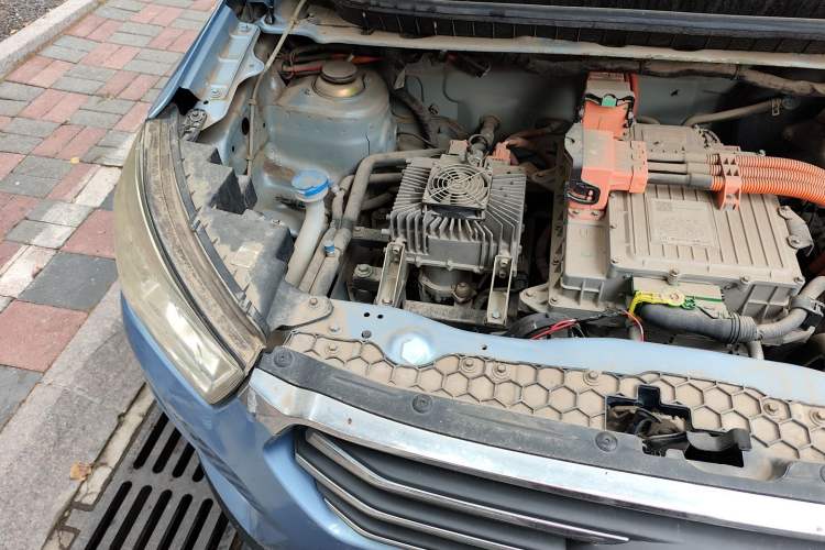 Used LinkTour E Tour 2018 Comfort Model Engine Bay Right