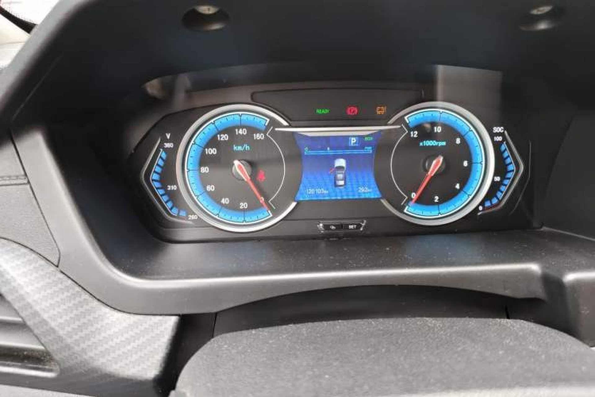 Used LinkTour K-ONE 2018 300 Luxury Edition Odometer Close Up