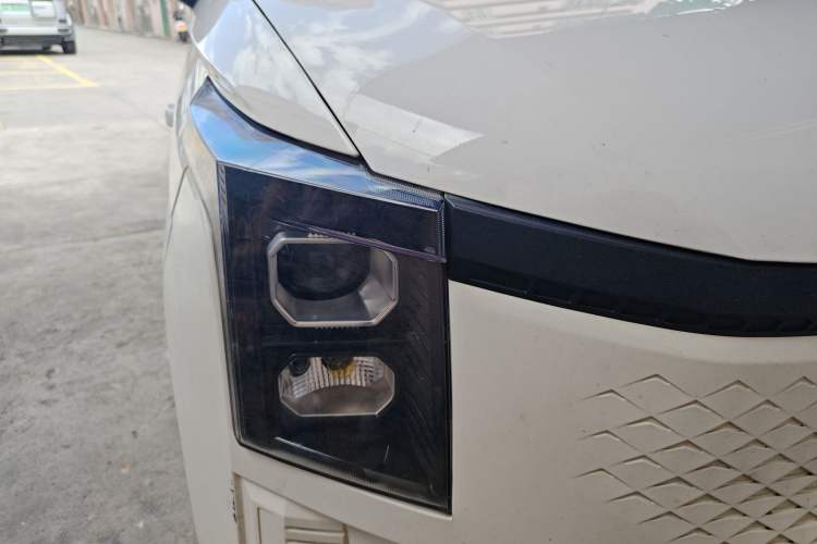 Used Linxys Huangjincang 2024 Economy Version First Class Cabin Right Front Headlight