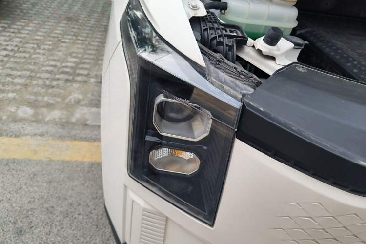 Used Linxys Huangjincang 2024 Economy Version First Class Cabin Right Front Headlight