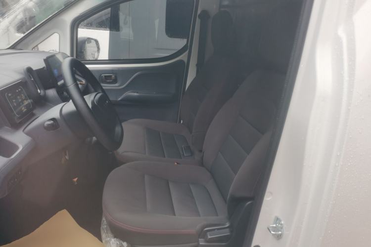 Used Linxys Huangjincang 2025 Value Edition 42.3 kWh Left Front Seat