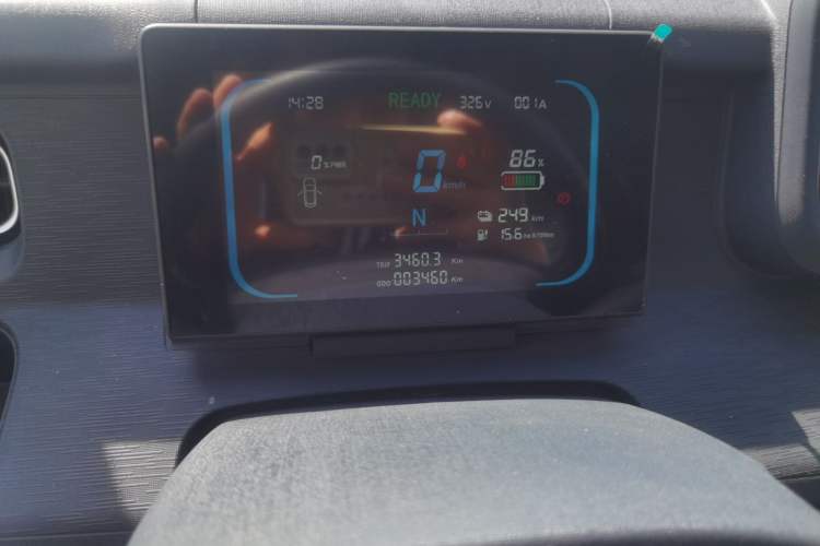 Used Linxys Huangjincang 2025 PLUS Value Edition 42.3 kWh Odometer Close Up