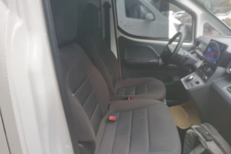 Used Linxys Huangjincang 2025 Value Edition 42.3 kWh Right Front Seat