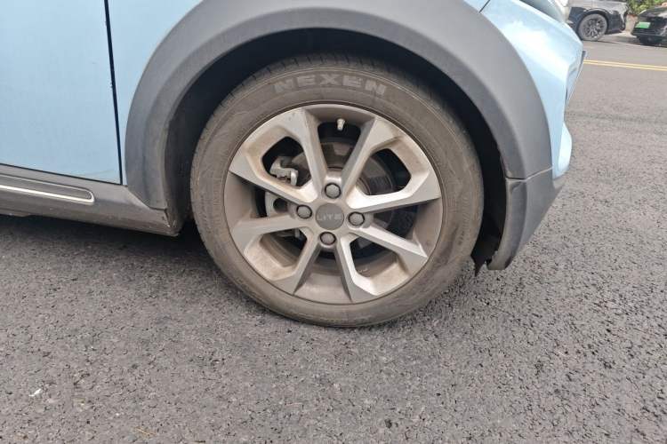 Used LITE 2017 Gravity Edition Right Front Wheel Hub