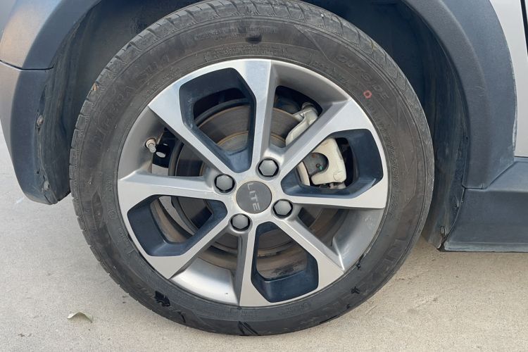 Used LITE 2017 Gravity Edition Right Rear Wheel Hub