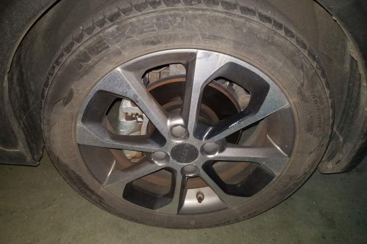 Used LITE 2017 Gravity Edition Right Front Wheel Hub