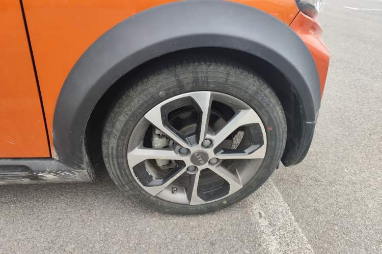 Used LITE 2017 Force Limited Edition Right Front Wheel Hub
