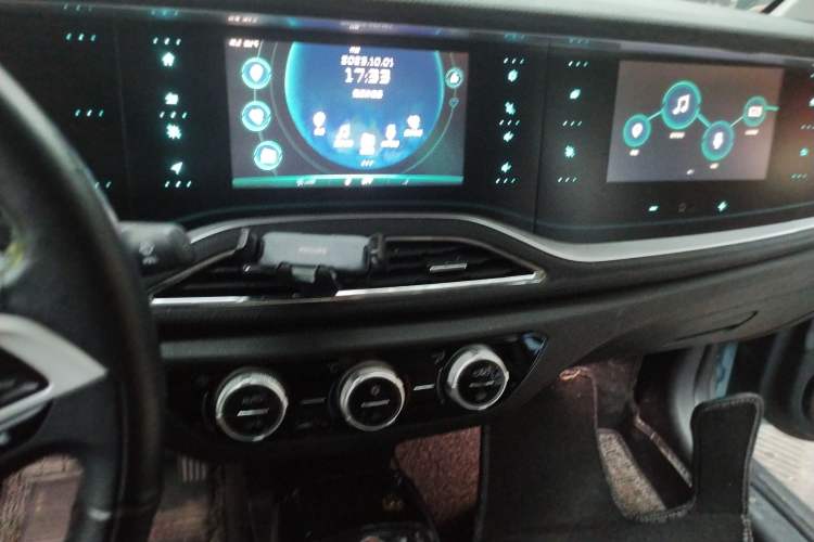 Used LITE 2019 R300 Gravity Edition Audio And AC Panel