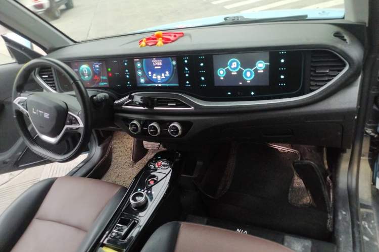 Used LITE 2019 R300 Gravity Edition Center Console