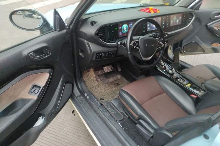 Used LITE 2019 R300 Gravity Edition Driver Seat