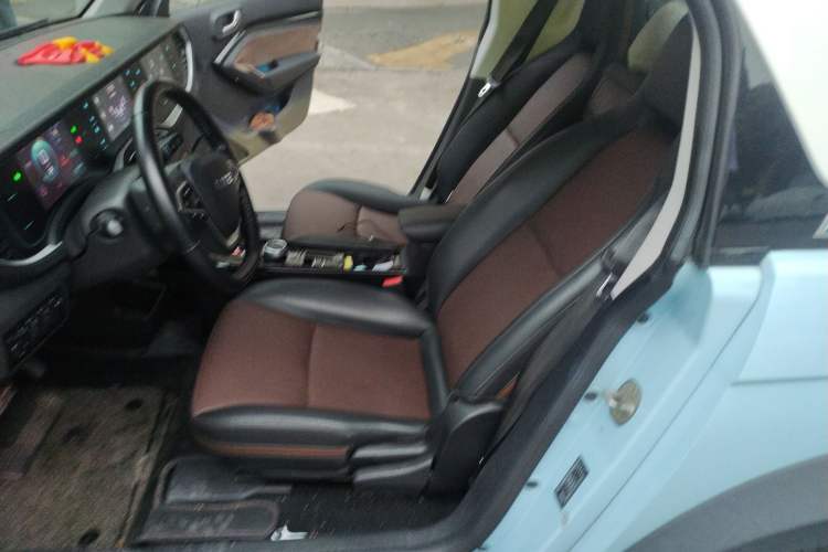 Used LITE 2019 R300 Gravity Edition Left Front Seat