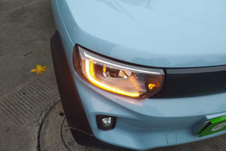 Used LITE 2019 R300 Gravity Edition Right Front Headlight