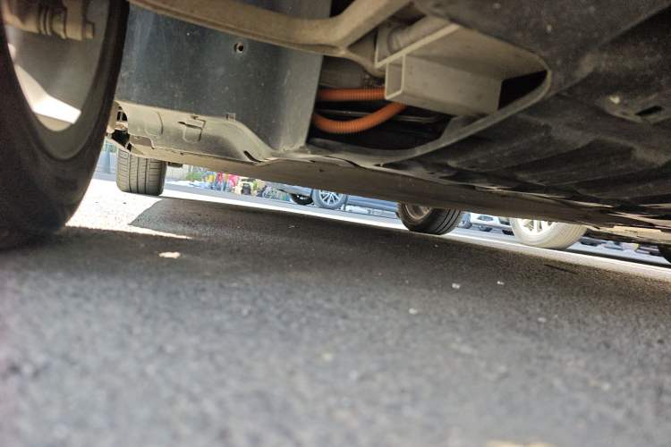 Used LITE 2019 R300 Gravity Edition Chassis Front Right