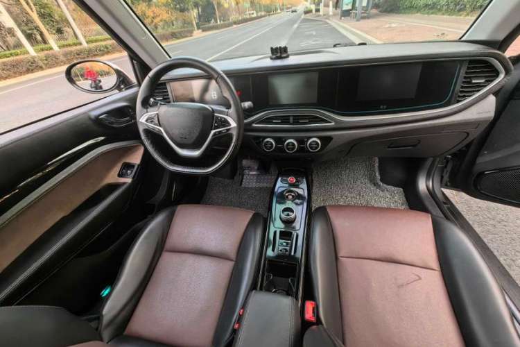 Used LITE 2019 R300 Gravity Edition Interior 1