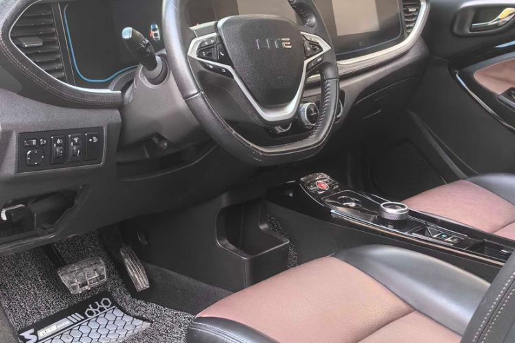 Used LITE 2019 R300 Gravity Edition Interior 4