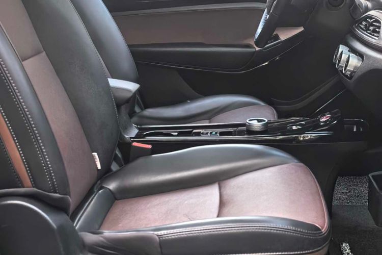 Used LITE 2019 R300 Gravity Edition Interior 6