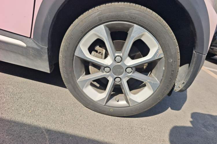 Used LITE 2019 R300 Gravity Edition Right Front Wheel Hub