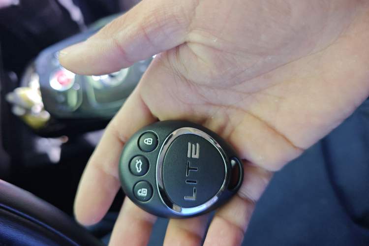 Used LITE 2019 R300 Gravity Edition Vehicle Key