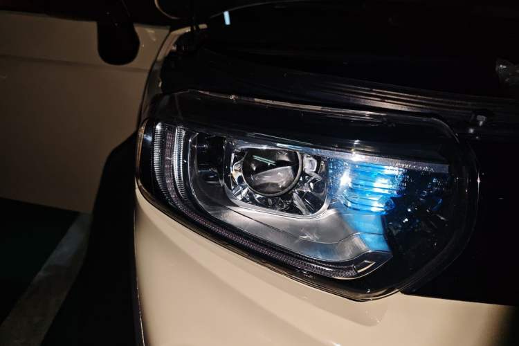 Used LITE 2019 R300 Force Edition Right Front Headlight