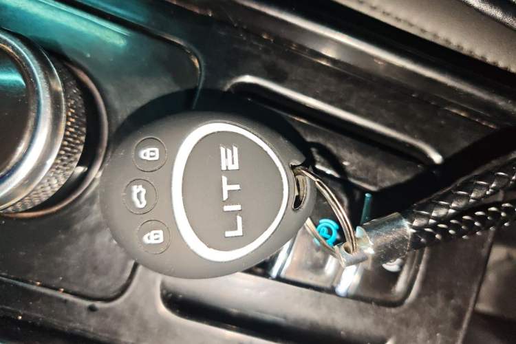 Used LITE 2019 R300 Force Edition Vehicle Key