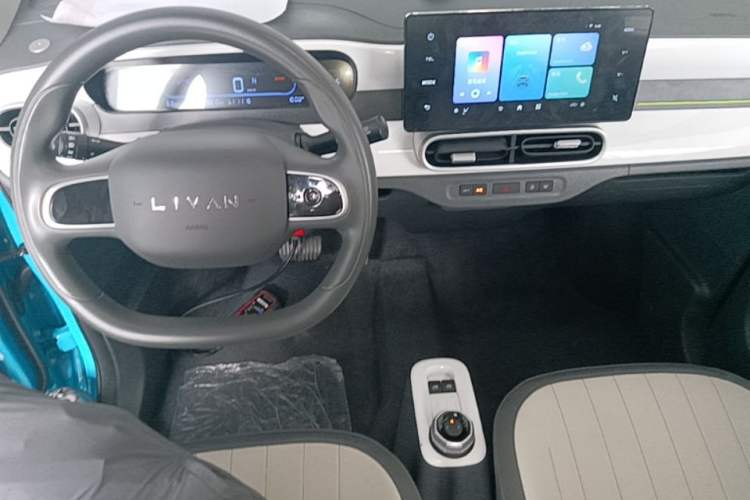 Used Livan Blue Balloon 2025 Model Dynamic Version Center Console