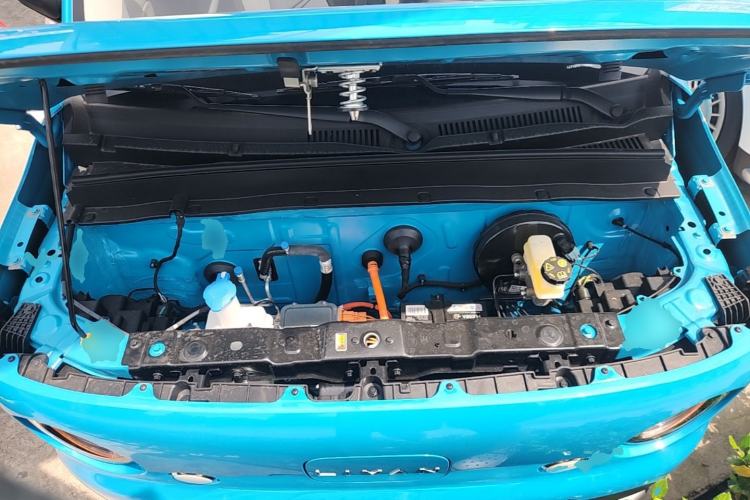 Used Livan Blue Balloon 2025 Model Dynamic Version Engine Bay