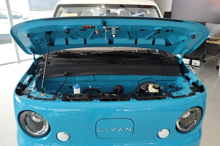 Used Livan Blue Balloon 2025 Model Dynamic Version Engine Bay