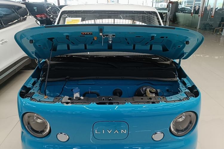 Used Livan Blue Balloon 2025 Model Dynamic Version Engine Bay