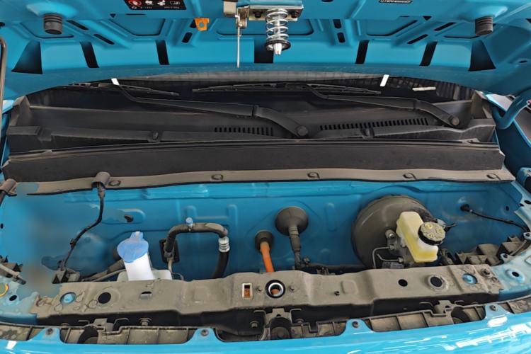 Used Livan Blue Balloon 2025 Model Dynamic Version Engine Bay
