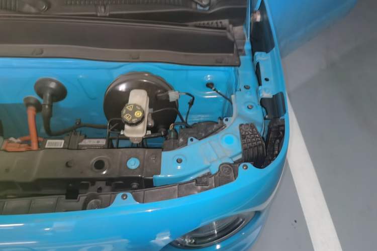 Used Livan Blue Balloon 2025 Model Dynamic Version Engine Bay Left