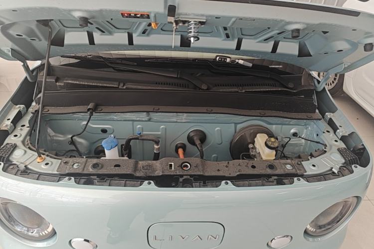 Used Livan Blue Balloon 2025 Model Dynamic Version Engine Bay