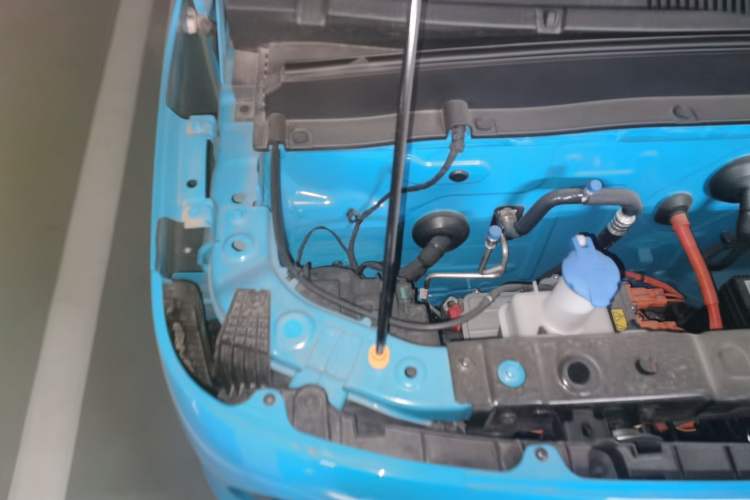 Used Livan Blue Balloon 2025 Model Dynamic Version Engine Bay Right