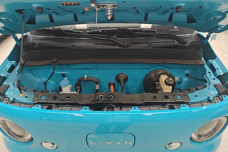 Used Livan Blue Balloon 2025 Model Dynamic Version Engine Bay