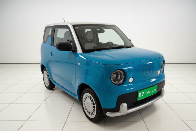 Used Livan Blue Balloon 2025 Model Dynamic Version Front Right 45 Deg